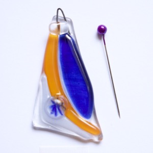 Pendentif-verre-orange-et- bleu