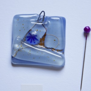 Pendentif-verre-un-coeur-a-la-mer